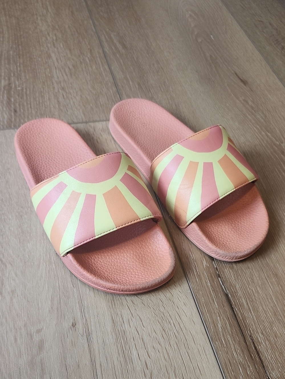 Old Navy Sunburst Slides, Girls 3/4